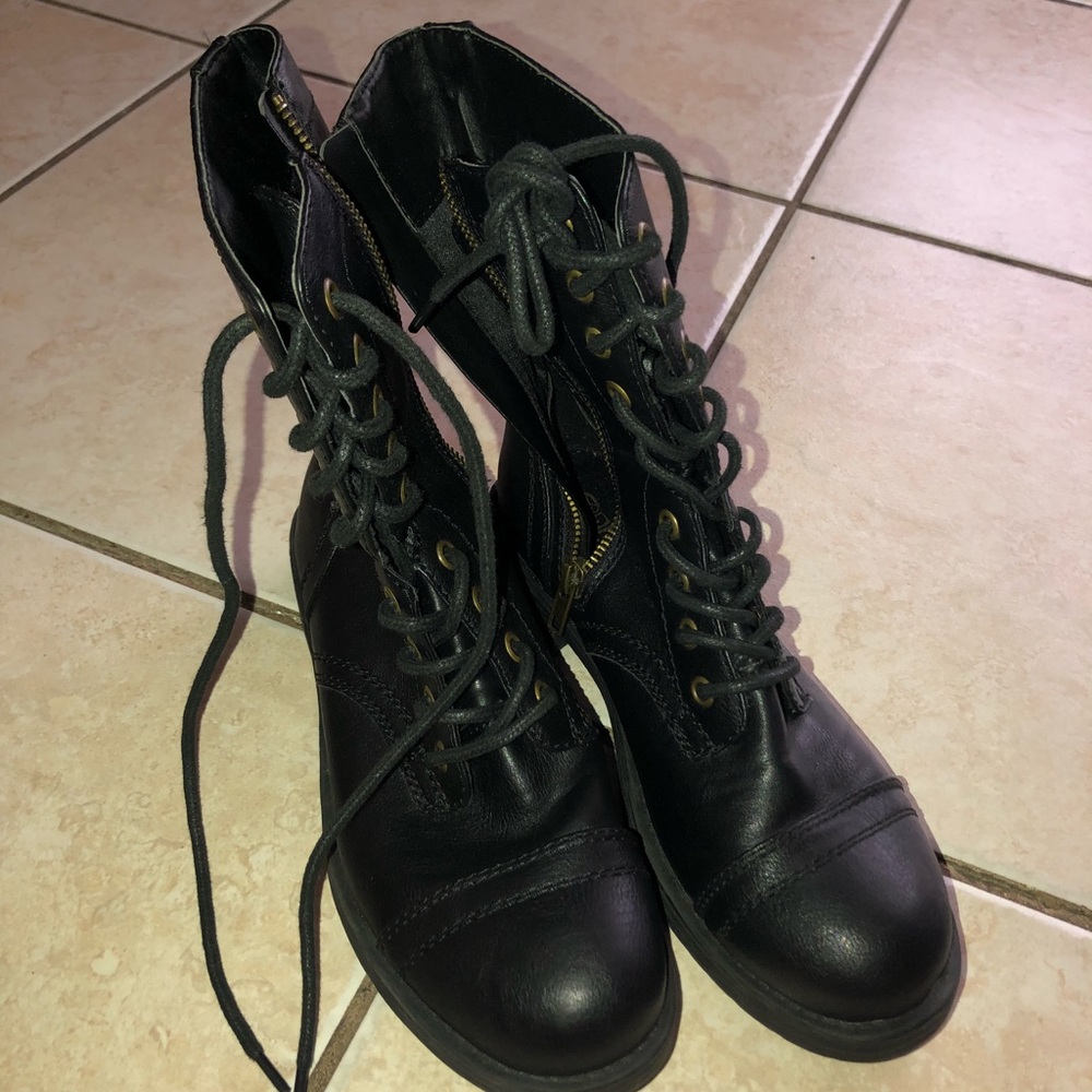 Black boots size 8